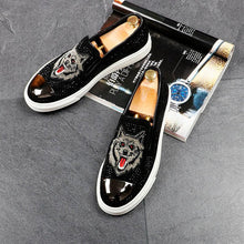 Cargar imagen en el visor de la galería, Tênis Masculino Lobo Bordado Maverick MM03 - Urbano Elite