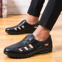 Cargar imagen en el visor de la galería, Sapato de Couro Aberto Masculino Antiodor Confort - Urbano Elite