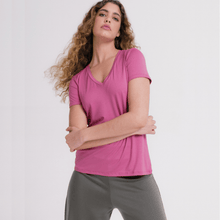 Cargar imagen en el visor de la galería, Tech T-Shirt Gola V Feminina - Urbano Elite

