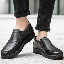 Cargar imagen en el visor de la galería, Sapato Mocassim de Couro Social Masculino Solado Ortopédico - Urbano Elite
