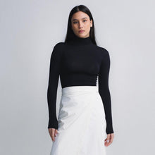 Cargar imagen en el visor de la galería, Skin Cropped Long Sleeve - Urbano Elite
