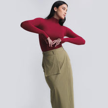 Cargar imagen en el visor de la galería, Skin Cropped Long Sleeve - Urbano Elite
