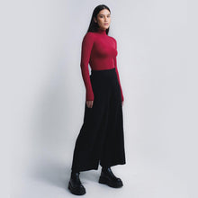 Cargar imagen en el visor de la galería, Skin Cropped Long Sleeve - Urbano Elite
